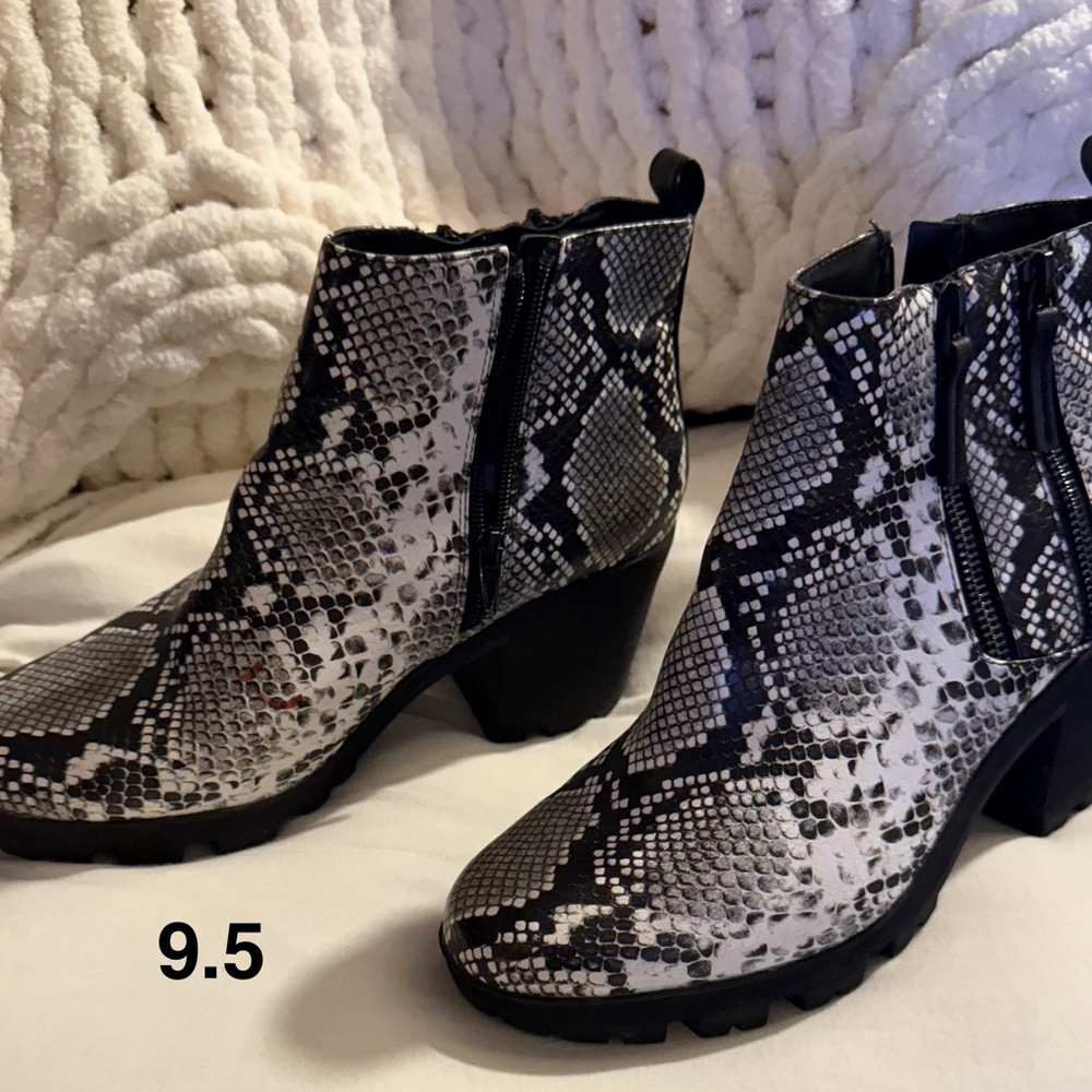 Cooya-Snakeskin booties